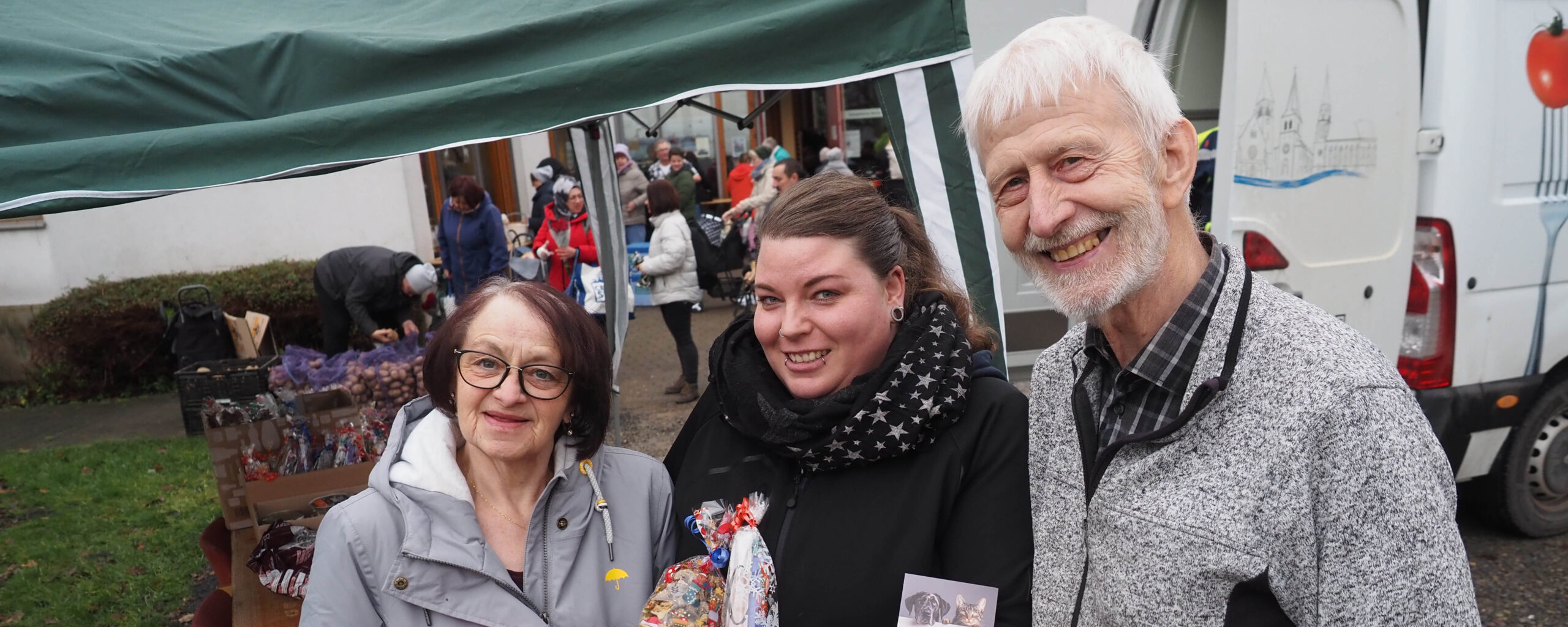 Mit nahrhaften Geschenken an Menschen und Tiere denken