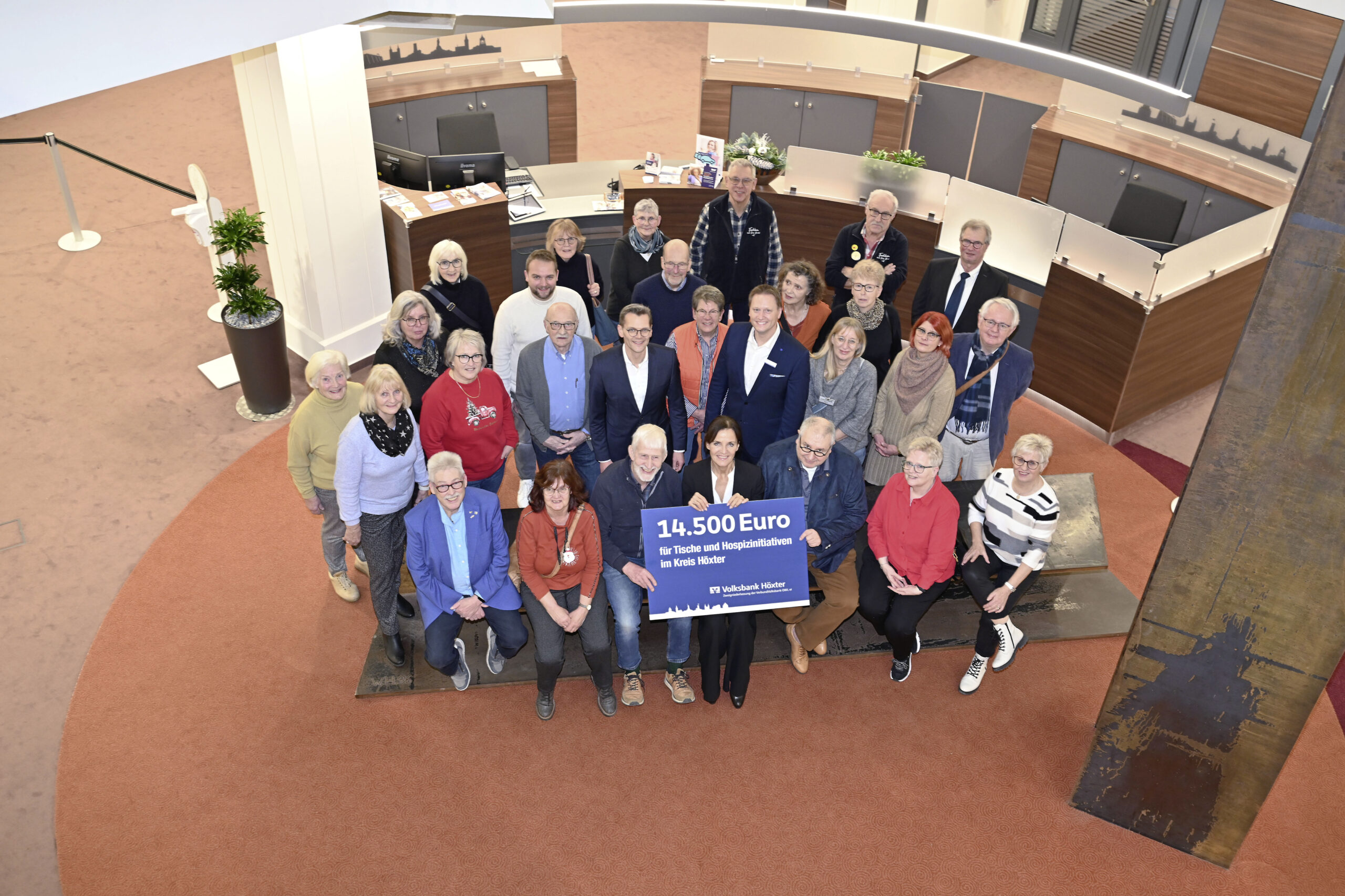 Vorweihnachtliche Spende der Volksbank Höxter